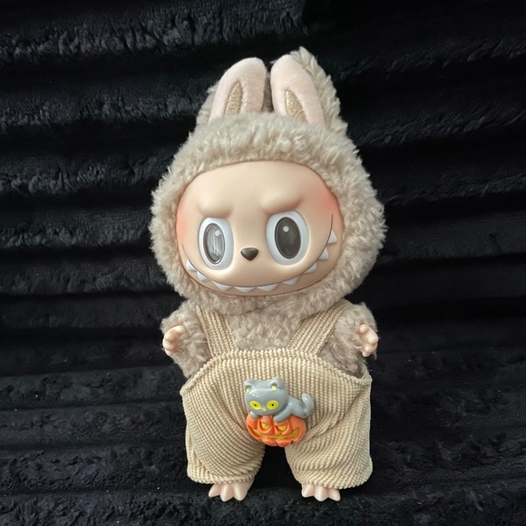 Labubu Outfit - Picture 1 of 2